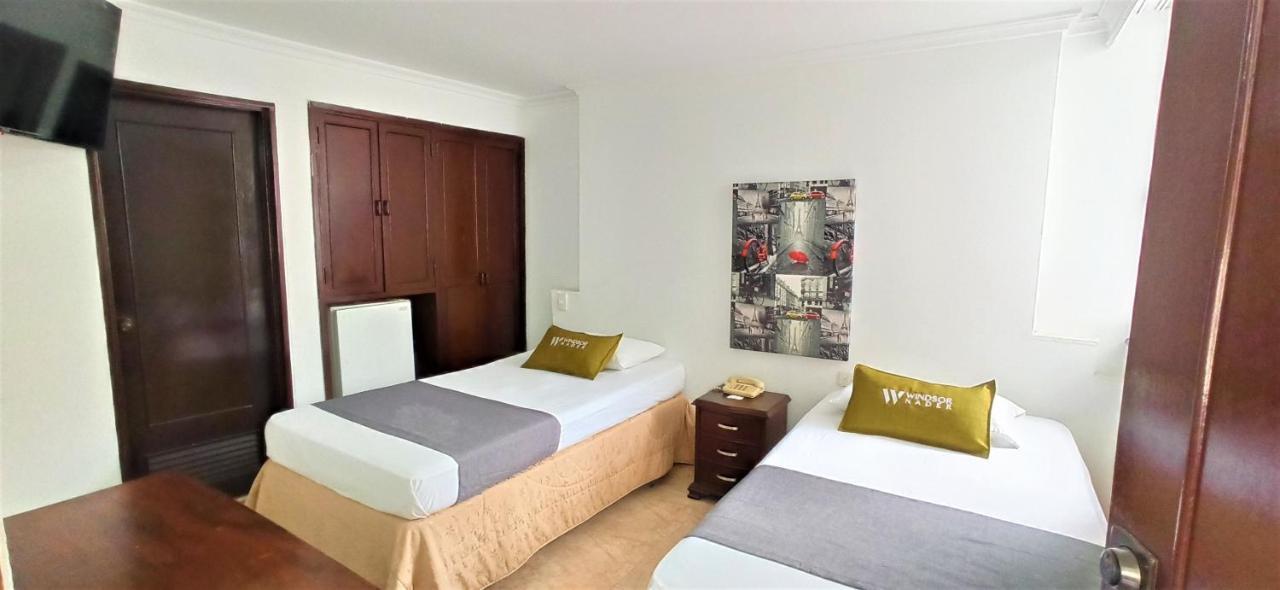 Hotel Windsor Plaza - Downtown Cali Kültér fotó