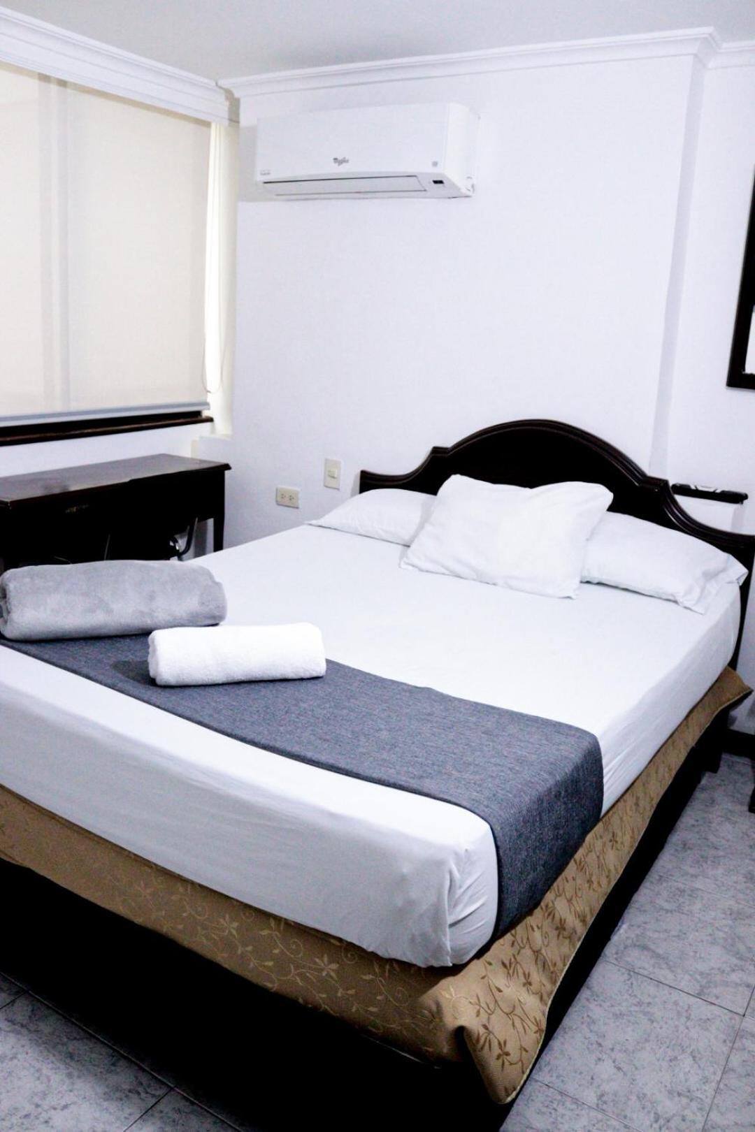 Hotel Windsor Plaza - Downtown Cali Kültér fotó